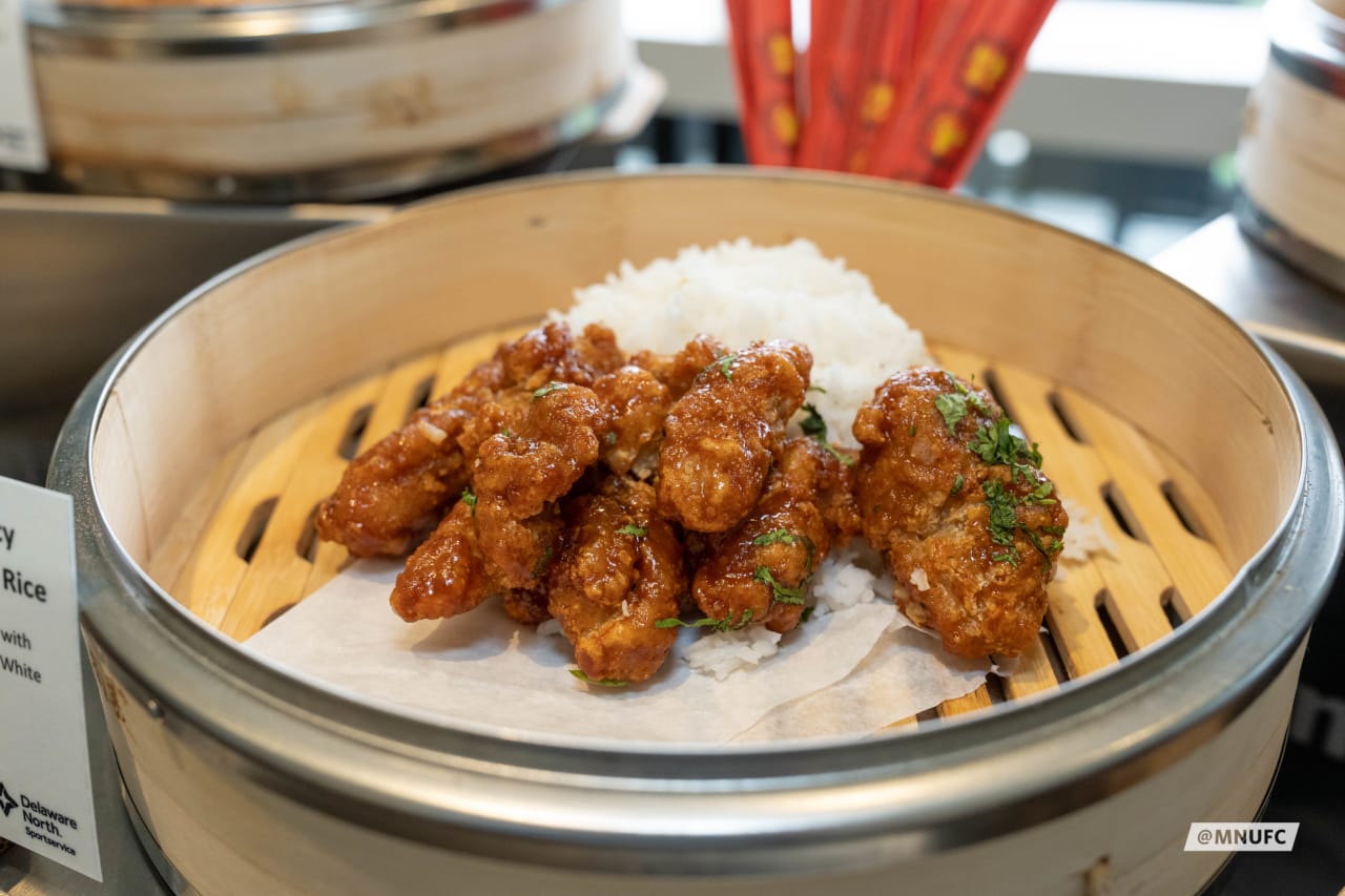 Bibigo Sweet & Spicy Crunchy Chicken with Rice