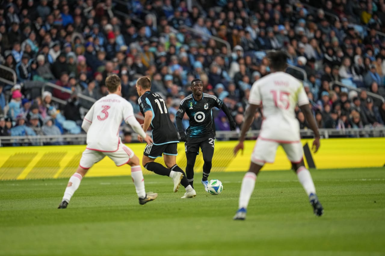 Bongokuhle Hlongwane surveys the field